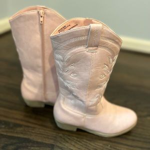 Girls size 4 pink cowboy boots. Worn once.